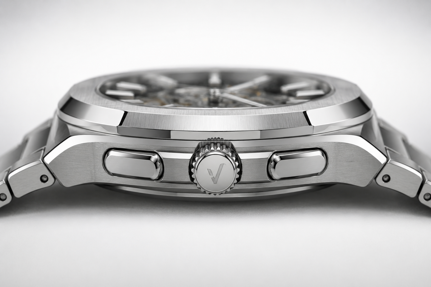 Veyron Corvus watch crown – detail view