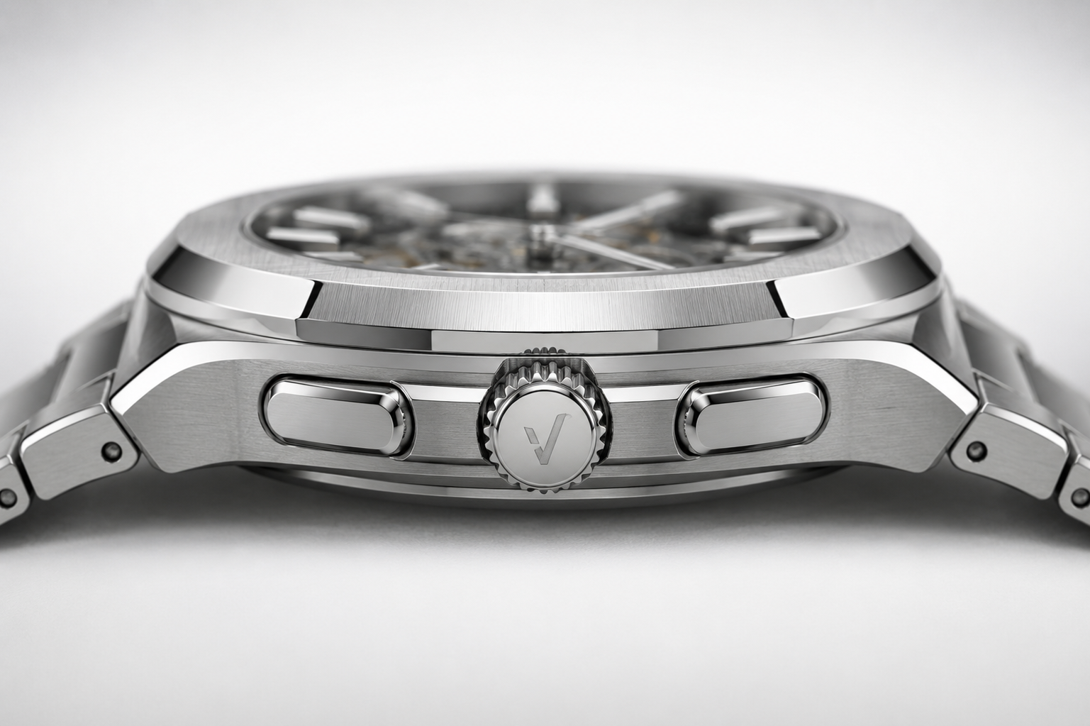 Veyron Corvus watch crown – detail view