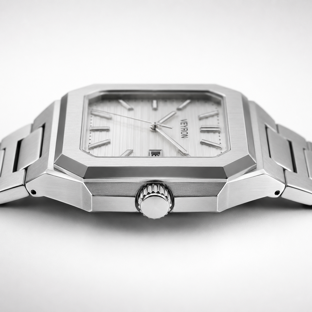 Veyron Titus chronograph watch – crown detail